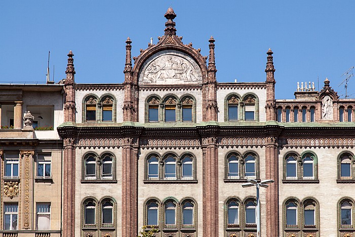 Pest: Ferenciek tere - Brudern-ház (Párizsi udvar) Budapest