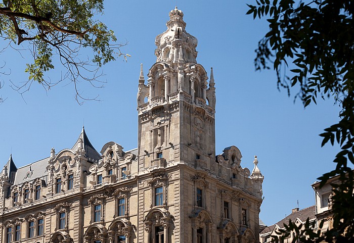 Pest: Ferenciek tere - Klotild paloták Budapest