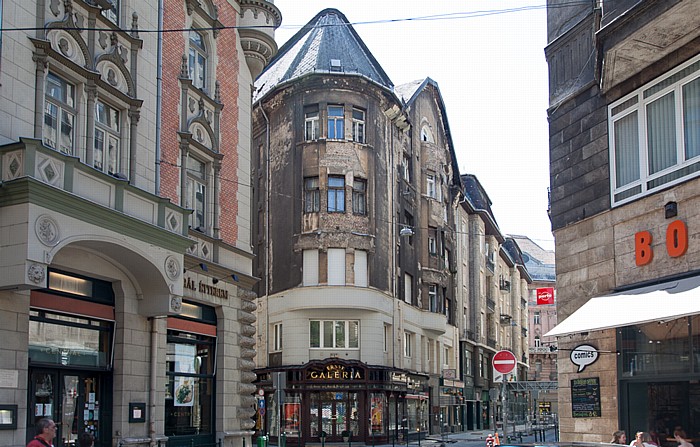 Budapest Pest: Ferenciek tere - Central Café (links)