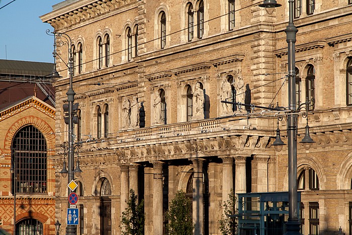 Pest: Corvinus-Universität Budapest (Budapesti Corvinus Egyetem) Markthalle