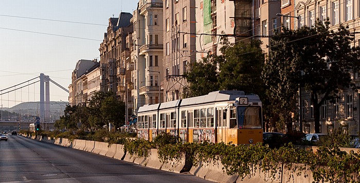 Budapest Pest: Pesti alsó rakpart Elisabethbrücke