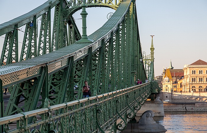 Budapest Freiheitsbrücke (Szabadság híd) Corvinus-Universität Budapest Markthalle