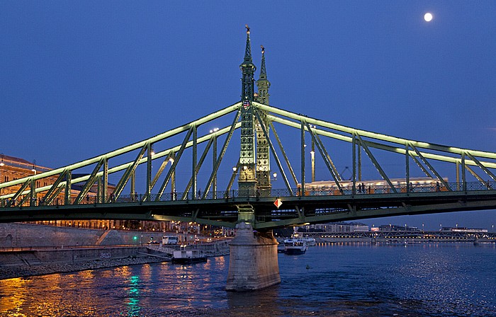 Budapest Donau, Freiheitsbrücke (Szabadság híd), Pest Petofibrücke