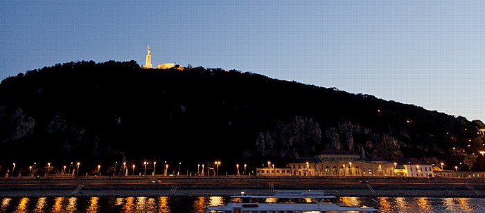 Budapest Buda: Gellértberg (Gellért-hegy) mit der Freiheitsstatue (Szabadság-szobor). Donau Rudas-Bad