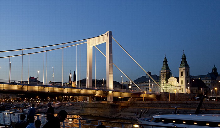 Budapest Donau, Elisabethbrücke (Erzsébet híd), Pest Innerstädtische Pfarrkirche