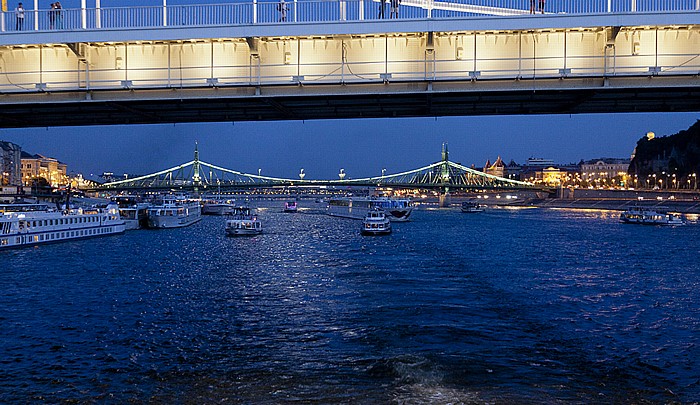 Budapest Donau, Freiheitsbrücke (Szabadság híd) Buda Elisabethbrücke Pest