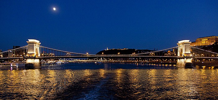 Budapest Donau, Kettenbrücke (Széchenyi Lánchíd) Buda Burgberg Burgpalast Elisabethbrücke Freiheitsstatue Gellértberg Pest