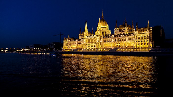 Budapest Donau, Pest mit dem Parlamentsgebäude Margaretenbrücke