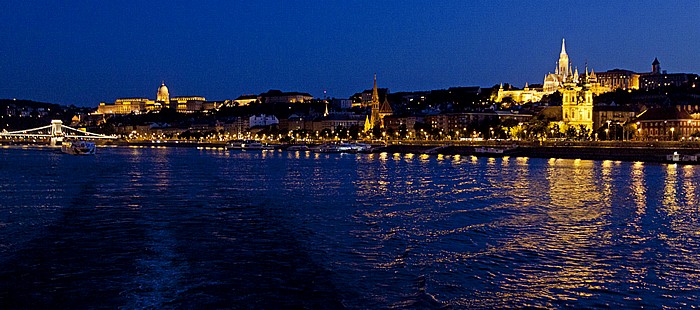 Budapest Donau, Buda Burgberg Burgpalast Fischerbastei Kalvinistenkirche Kettenbrücke Matthiaskirche St.-Anna-Kirche