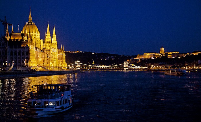 Pest mit dem Parlamentsgebäude, Donau, Buda Budapest