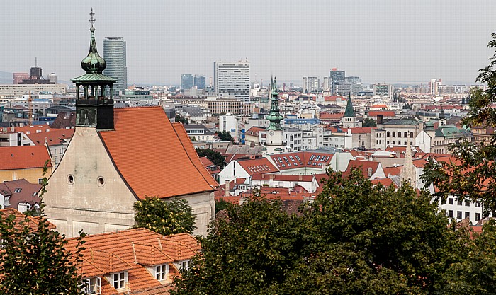 Blick von der Burg Bratislava (Bratislavsky hrad): Altstadt (Staré Mesto) Nikolauskirche