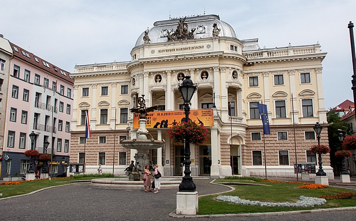Bratislava Altstadt (Staré Mesto): Slowakisches Nationaltheater (Slovenské národné divadlo) Hviezdoslav-Platz