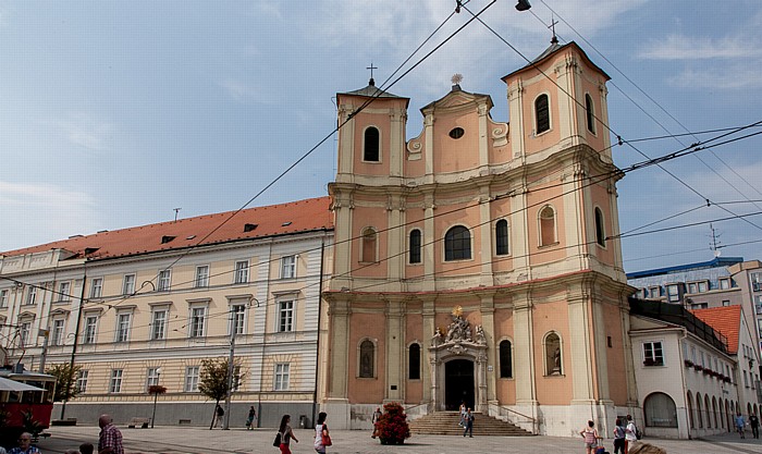Bratislava Altstadt (Staré Mesto): Hurbanovo námestie - Trinitarierkirche (Kreuzpaterkirche, Kostol trinitárov)