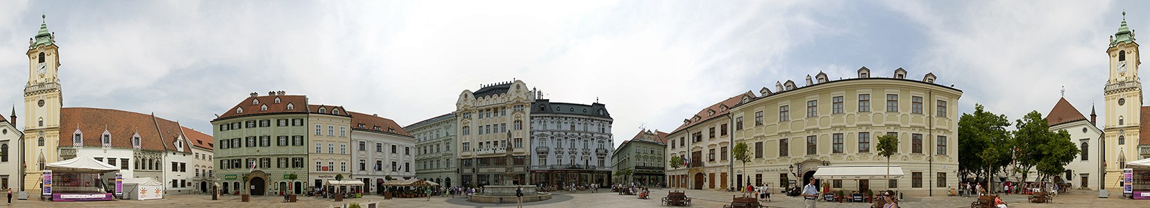 Bratislava Altstadt (Staré Mesto): Hauptplatz (Hlavné námestie) Altes Rathaus Maximiliansbrunnen