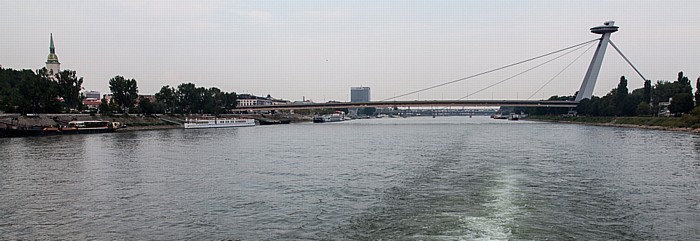 Bratislava Donau, Brücke des Slowakischen Nationalaufstandes (Neue Brücke, Nový most) Martinsdom