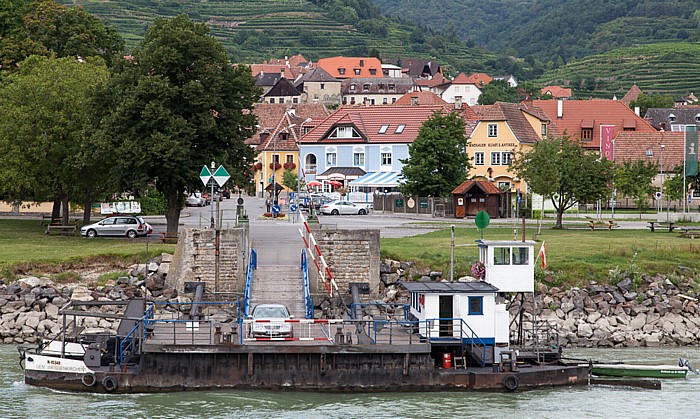 Weißenkirchen in der Wachau Wachau: Anlegestelle der Rollfähre Weißenkirchen - St. Lorenz über die Donau