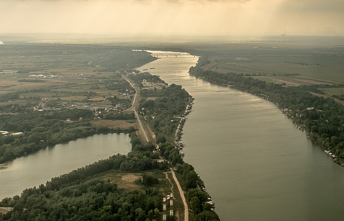 Sumadija - Belgrad: Ada Ciganlija und Sava Luftbild aerial photo