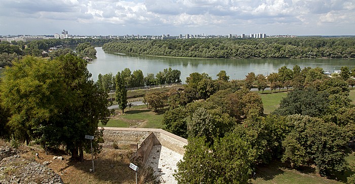 Festung von Belgrad: Blick vom Kalemegdan - Novi Beograd, Donau, Große Kriegsinsel Belgrad