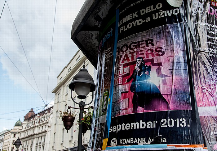Knez Mihailova ulica: Plakat für das Roger-Waters-The Wall Live-Konzert Belgrad