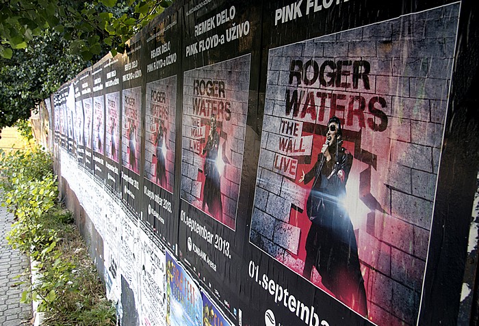 Belgrad Novi Beograd: Konzertplakate für Roger Waters (The Wall Live)