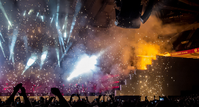 Kombank Arena (Belgrade Arena): Roger Waters - The Wall Live Belgrad In the Flesh?
