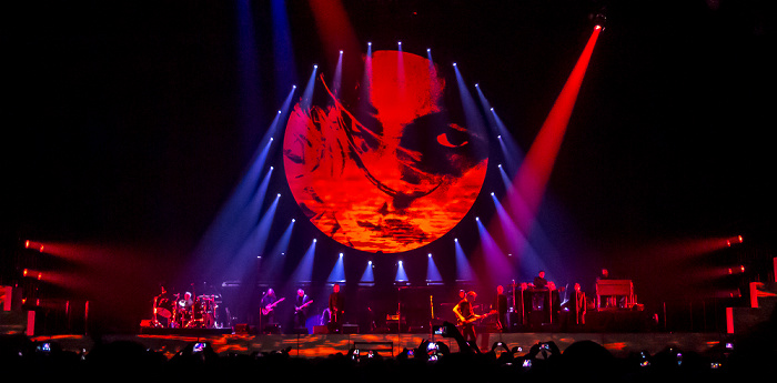 Kombank Arena (Belgrade Arena): Roger Waters - The Wall Live - Another Brick in The Wall Part 1 Belgrad