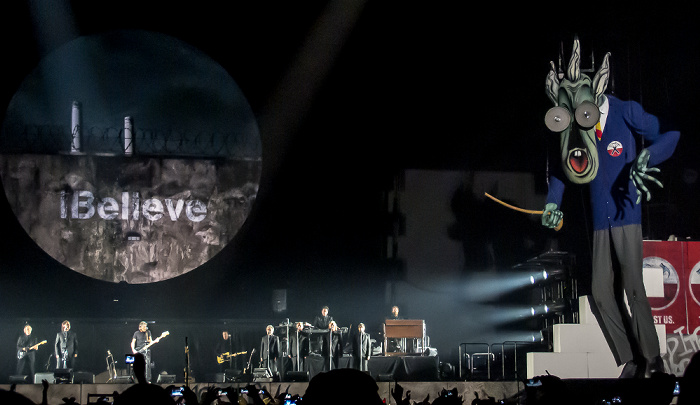 Kombank Arena (Belgrade Arena): Roger Waters - The Wall Live - Another Brick In The Wall Part 2 Belgrad