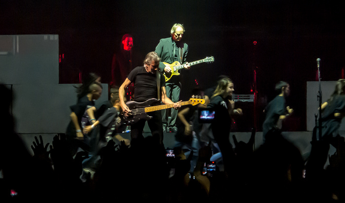 Kombank Arena (Belgrade Arena): Roger Waters - The Wall Live Belgrad Another Brick in the Wall Part 2