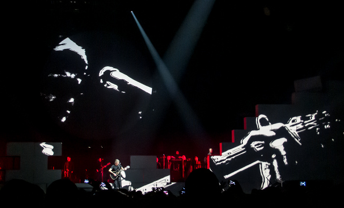 Kombank Arena (Belgrade Arena): Roger Waters - The Wall Live - Mother