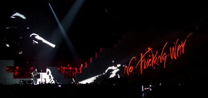 Kombank Arena (Belgrade Arena): Roger Waters - The Wall Live Belgrad Mother