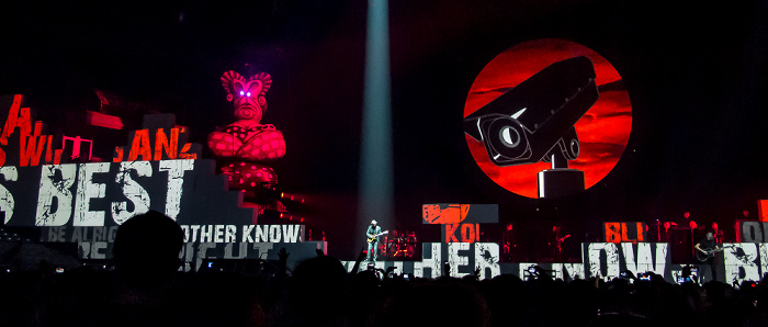 Kombank Arena (Belgrade Arena): Roger Waters - The Wall Live - Mother