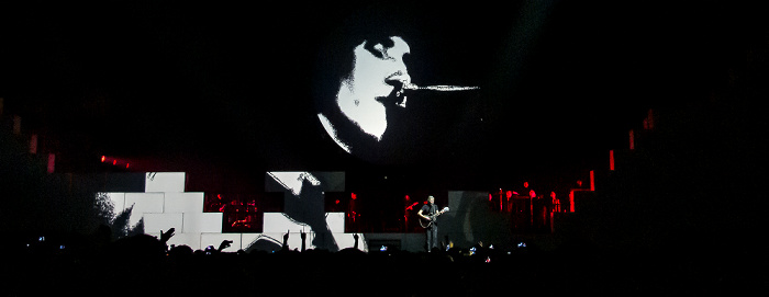 Kombank Arena (Belgrade Arena): Roger Waters - The Wall Live Belgrad Mother