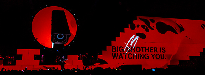 Kombank Arena (Belgrade Arena): Roger Waters - The Wall Live Belgrad Mother