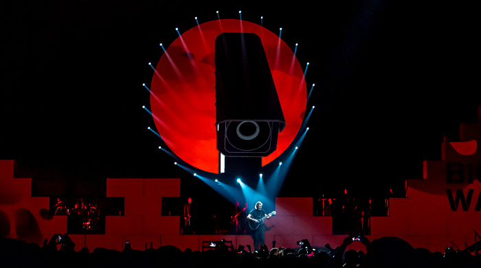 Kombank Arena (Belgrade Arena): Roger Waters - The Wall Live Belgrad Mother