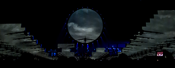 Kombank Arena (Belgrade Arena): Roger Waters - The Wall Live Belgrad Goodbye Blue Sky