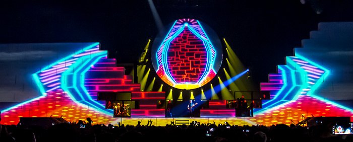 Kombank Arena (Belgrade Arena): Roger Waters - The Wall Live Belgrad What Shall We Do Now?