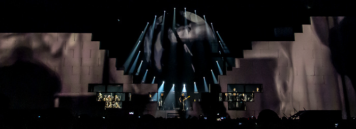 Kombank Arena (Belgrade Arena): Roger Waters - The Wall Live - Young Lust