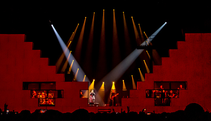 Kombank Arena (Belgrade Arena): Roger Waters - The Wall Live Belgrad Young Lust