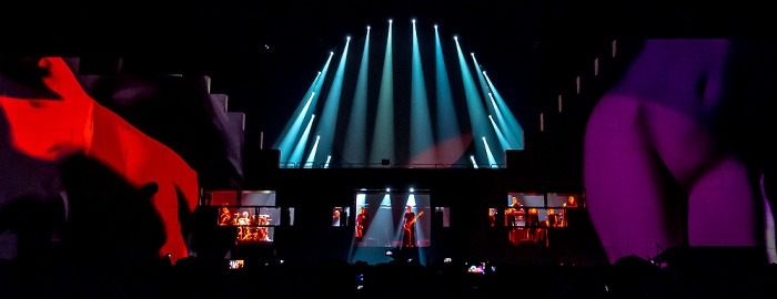 Kombank Arena (Belgrade Arena): Roger Waters - The Wall Live - Young Lust