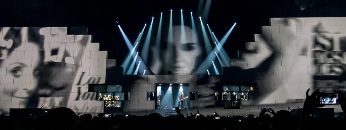 Kombank Arena (Belgrade Arena): Roger Waters - The Wall Live - Young Lust Belgrad