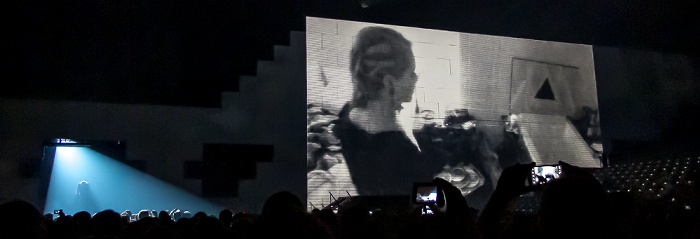 Kombank Arena (Belgrade Arena): Roger Waters - The Wall Live - Young Lust