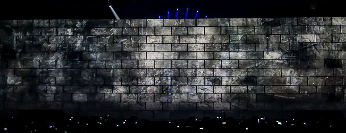 Kombank Arena (Belgrade Arena): Roger Waters - The Wall Live Belgrad Hey You
