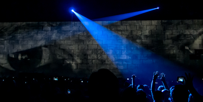 Kombank Arena (Belgrade Arena): Roger Waters - The Wall Live - Is There Anybody Out There?