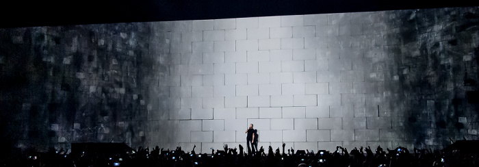 Kombank Arena (Belgrade Arena): Roger Waters - The Wall Live Belgrad Comfortably Numb