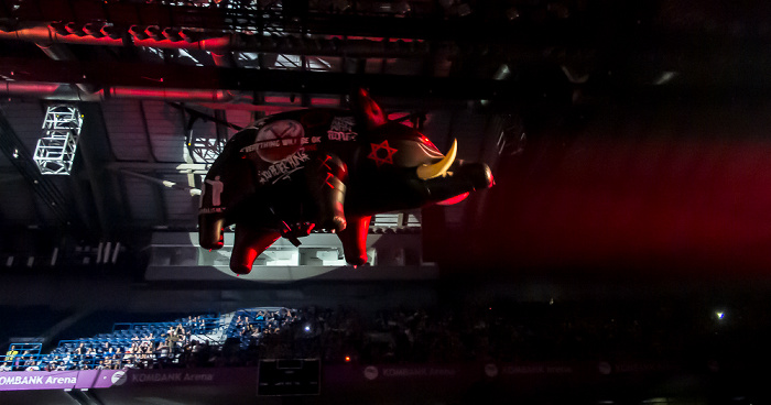 Kombank Arena (Belgrade Arena): Roger Waters - The Wall Live Belgrad In the Flesh
