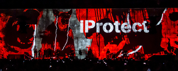 Kombank Arena (Belgrade Arena): Roger Waters - The Wall Live Belgrad Run Like Hell