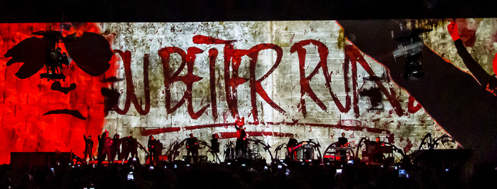 Kombank Arena (Belgrade Arena): Roger Waters - The Wall Live Belgrad Run Like Hell