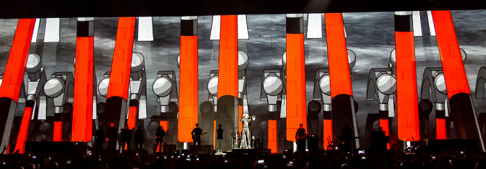 Kombank Arena (Belgrade Arena): Roger Waters - The Wall Live - Waiting For The Worms