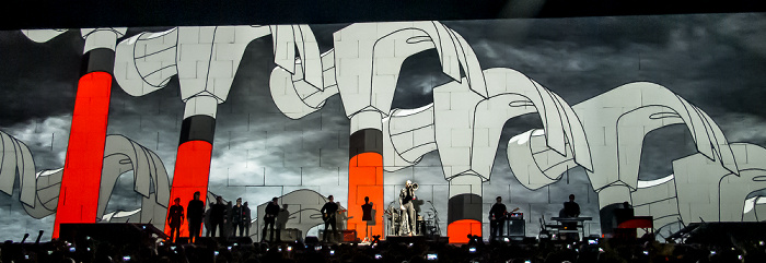 Kombank Arena (Belgrade Arena): Roger Waters - The Wall Live - Waiting For The Worms
