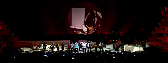 Kombank Arena (Belgrade Arena): Roger Waters - The Wall Live Belgrad Outside the Wall